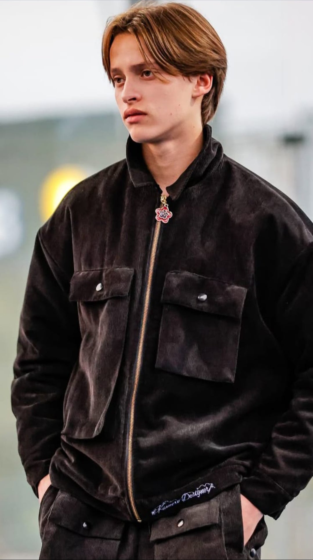 Chaquetin de pana color negro