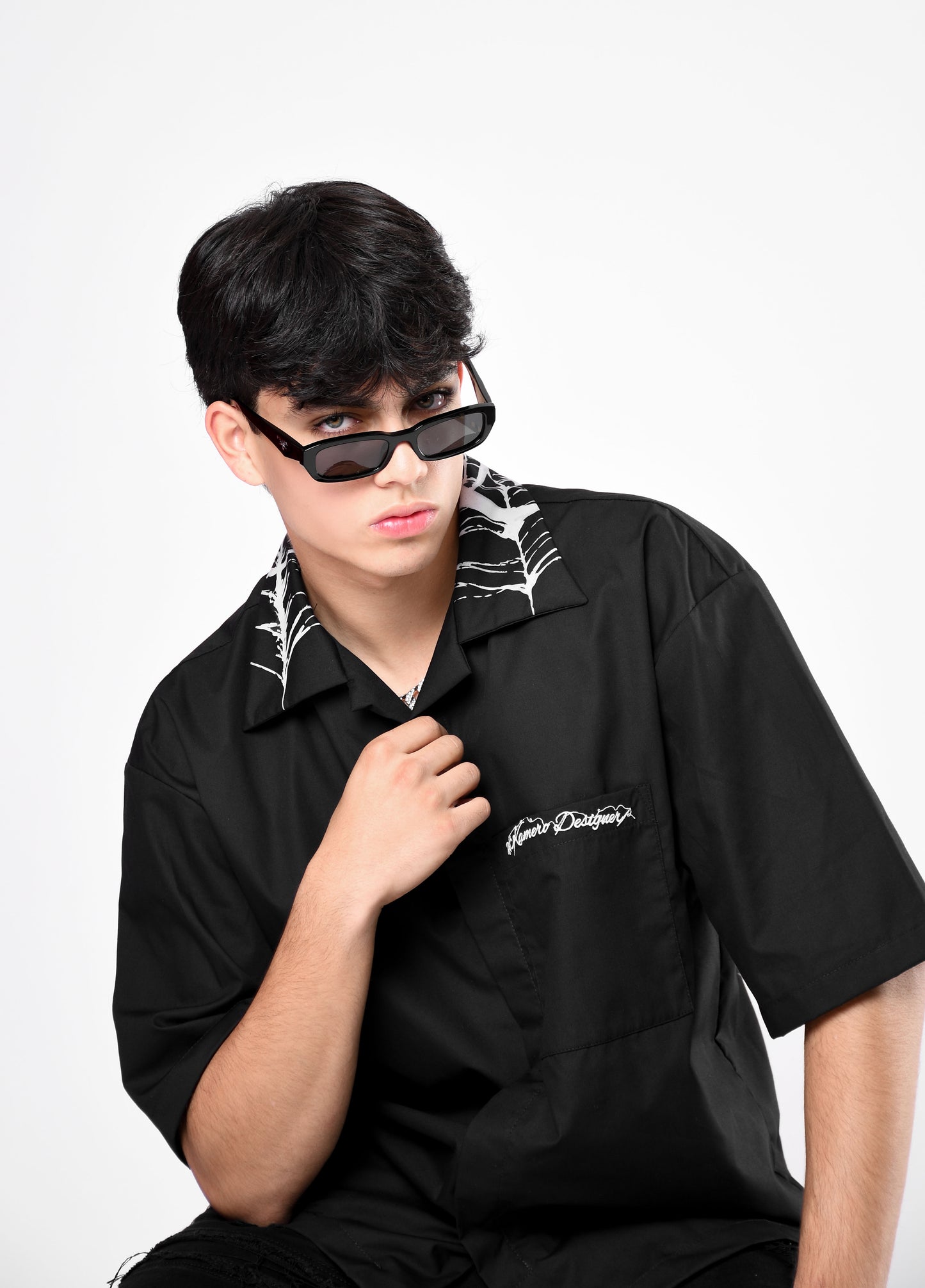 Black Spider-Web Shirt. Colaboración Kamero X Okstar